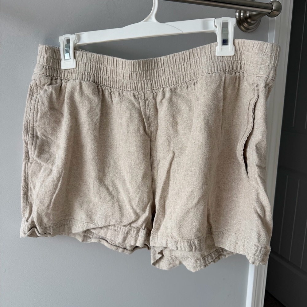 Old Navy Women's Tan Cargo Shorts